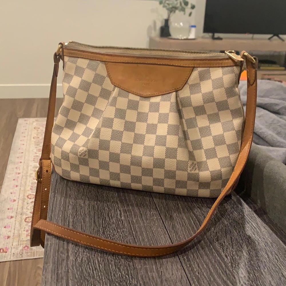 Authentic Louis Vuitton Crossbody-
